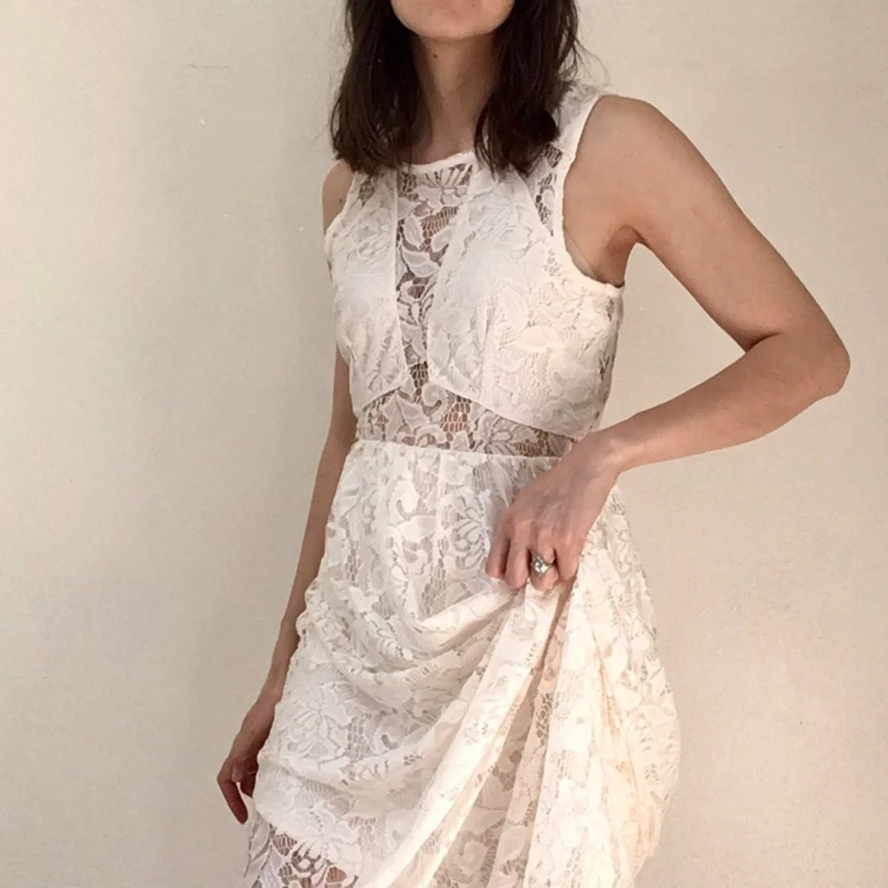 Cream lace dress - Picture 1 of 14